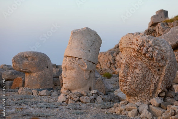 Fototapeta The gigantic statues of gods on mount Nemrut.