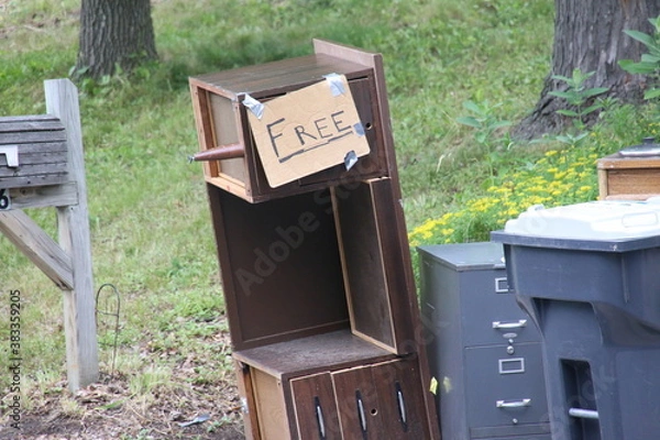 Obraz Free stuff along the roadside (treasure or trash).