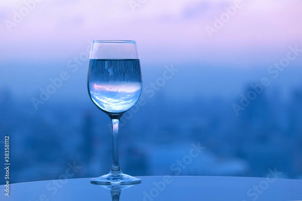 Fototapeta グラスに映る都会の朝