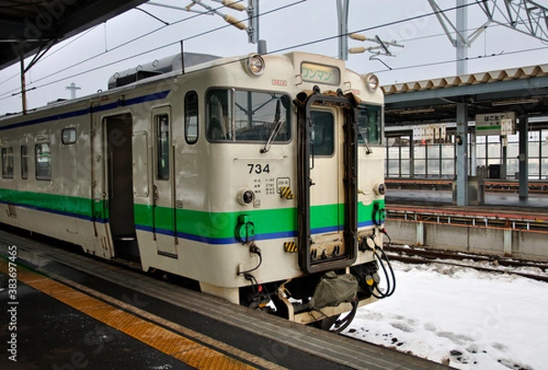 Fototapeta 鉄道JR北海道江差線・函館駅にてキハ40