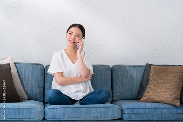 Fototapeta 女性　ソファ