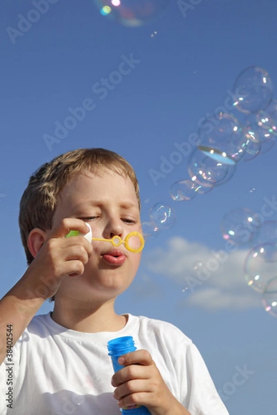 Fototapeta boy play in  bubbles