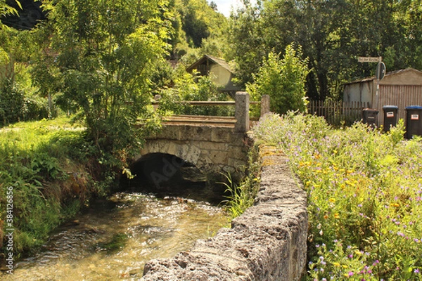 Obraz idyllische Dorfbrücke