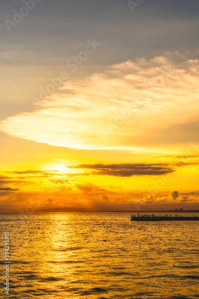 Fototapeta 【神奈川県 江ノ島】夕日に照らされた海