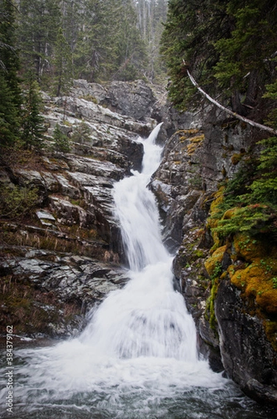 Obraz Waterfall on a Cloudy Day in Glacier National Park