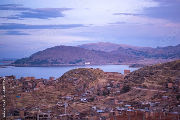 Obraz チチカカ湖と都市プーノ