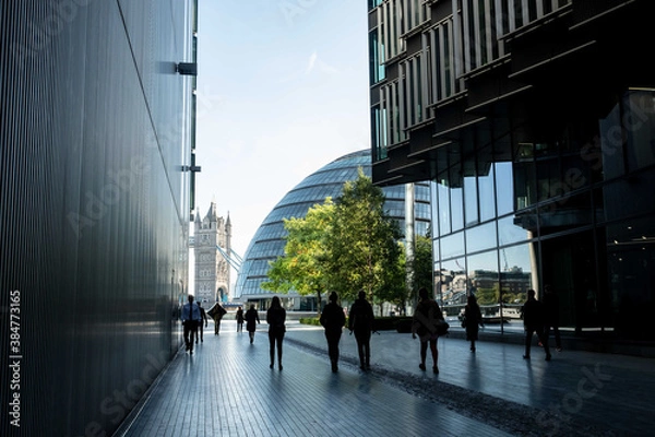 Obraz Commuters walking towards Tower Bridge 