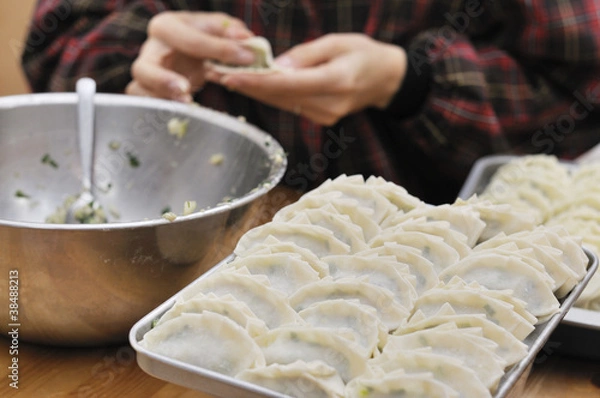Obraz 餃子を包む