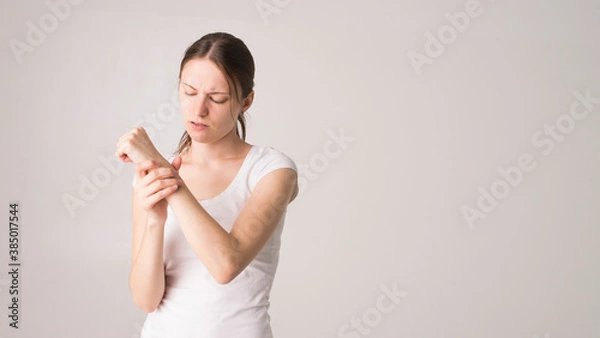 Obraz Parkinson's disease symptoms. Close up of tremor (shaking) hands of Middle-aged women patient with Parkinson's disease. Mental health and neurological disorders.