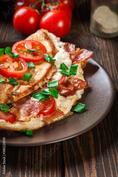 Fototapeta Omelette with bacon and tomatoes