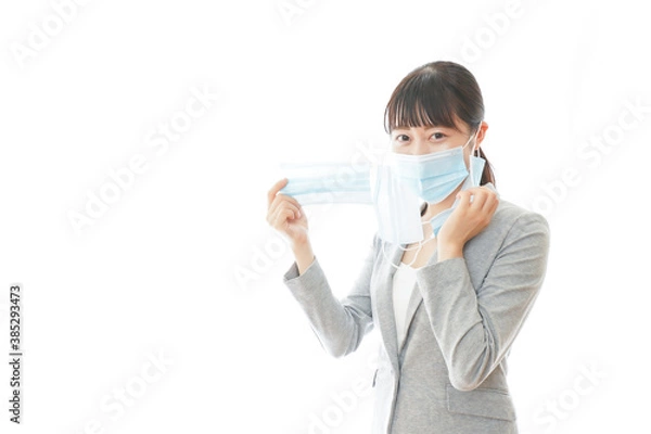 Fototapeta 大量のマスクを着けた若いビジネスパーソン