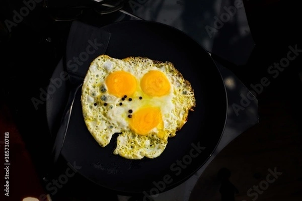 Obraz fried eggs on a frying pan