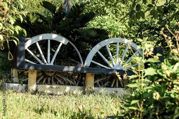 Obraz old wheel in field