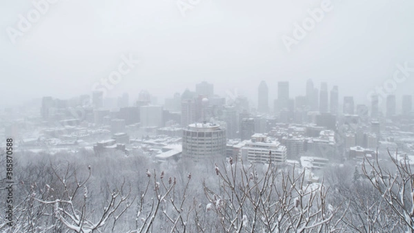 Obraz Montreal cityscape during a snowstorm with an impressive blizzard in winter, view from the famous Kondiaronk belvedere 