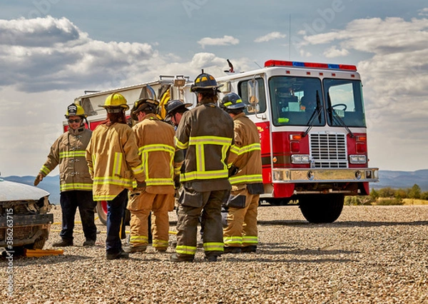 Obraz Paramedic Training Class Students preparing to practice Rescue Techniques