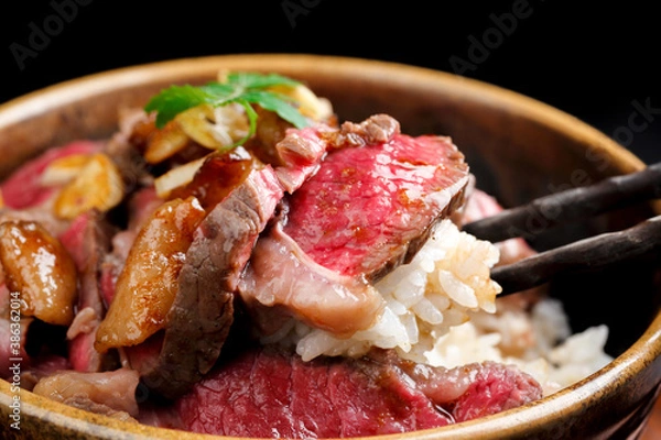 Obraz レアステーキ丼