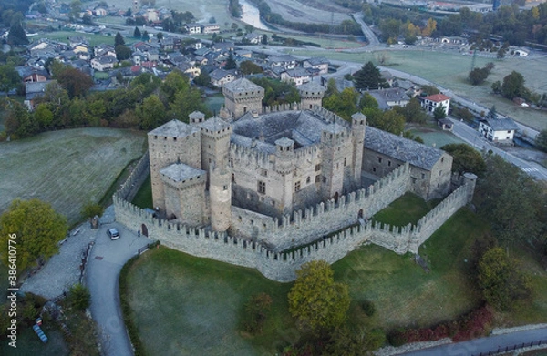 Obraz Il castello di Fenis dal drone in Val D Aosta