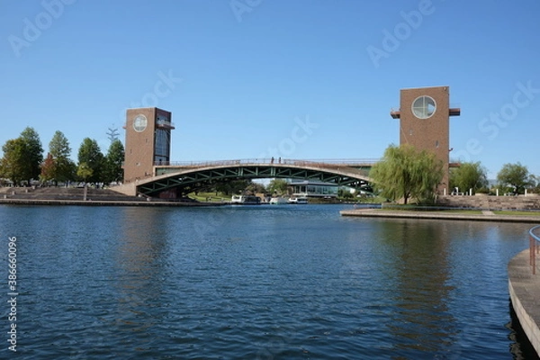 Fototapeta 富岩運河環水公園