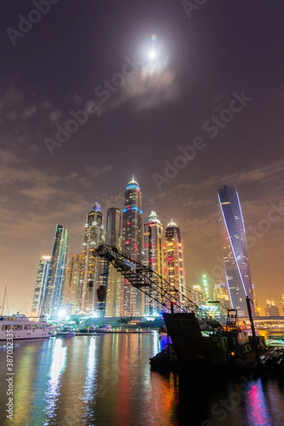 Fototapeta アラブ首長国連邦　UAE　ドバイの高層ビルの夜景