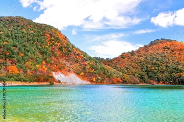 Fototapeta 紅葉の潟沼（かたぬま）