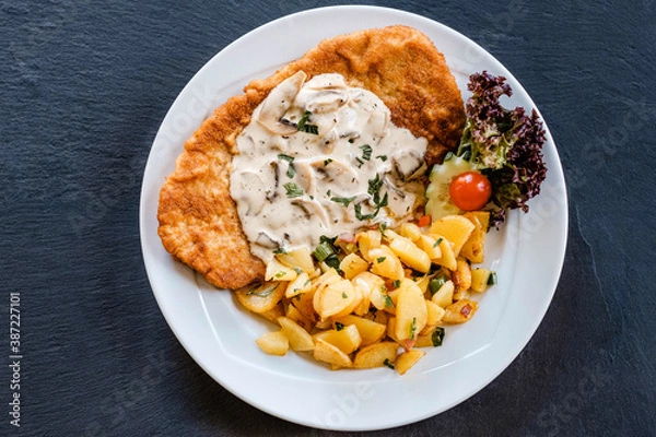 Obraz Rahmschnitzel mit Bratkartoffeln
