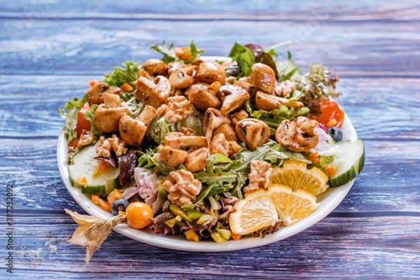 Obraz Salat mit Champignons und Walnüssen