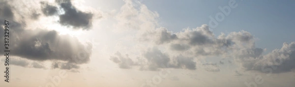 Obraz sun shining thru clouds