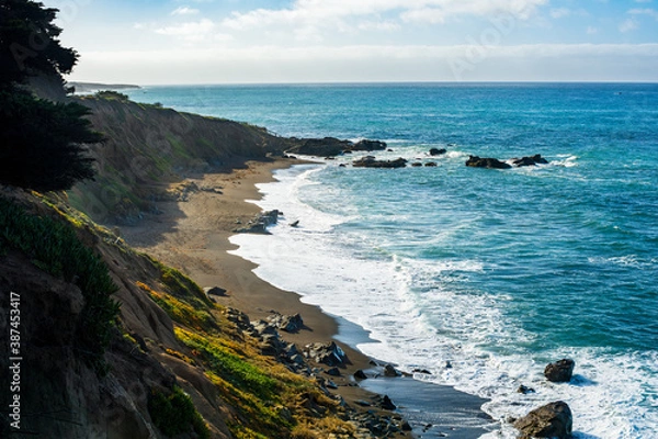Fototapeta Waves crash on Moonstone Beach on California’s central coast