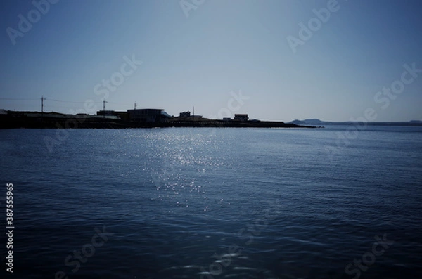 Fototapeta 사람 없이 한산한 바다의 풍경