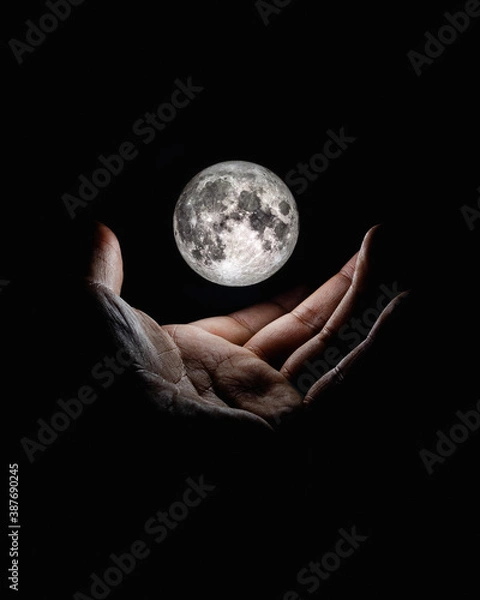 Obraz moon in hands