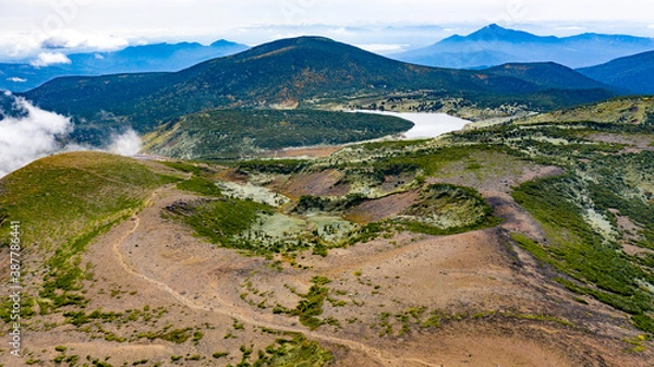 Obraz 一切経山登山道より鎌沼と浄土平湿原を望む風景が美しい夏の終わりころ