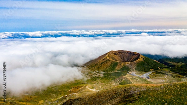 Obraz 一切経山登山道より吾妻小富士と雲海を見下ろす風景が美しい夏の終わり