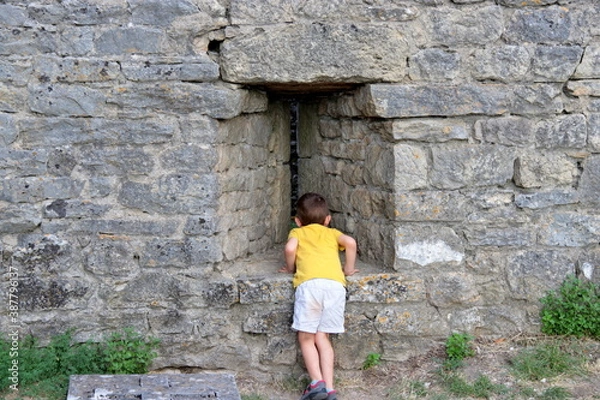 Obraz garçonnet curieux