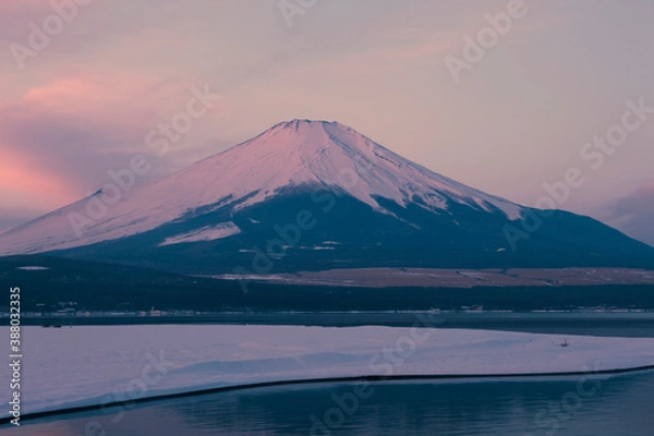 Fototapeta 山中湖からの富士山の夜明け