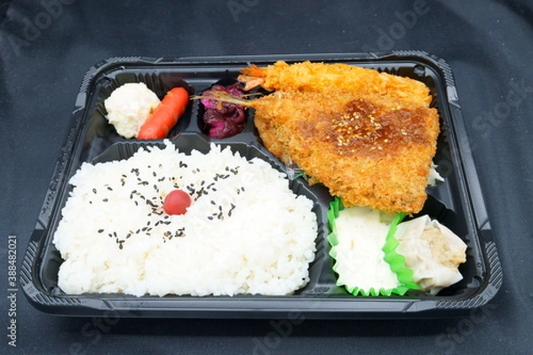 Fototapeta アジフライエビフライ弁当