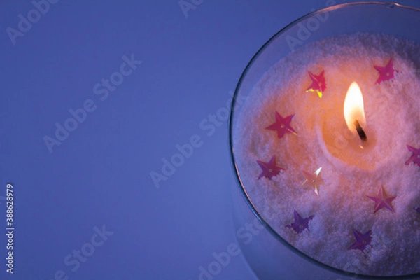 Fototapeta Romantic decorative candle on a soft lilac background