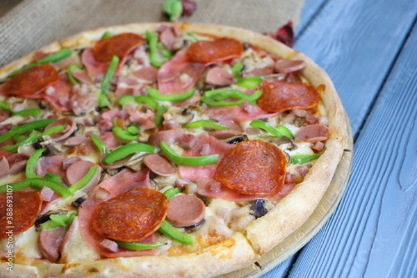 Obraz pizza with salami