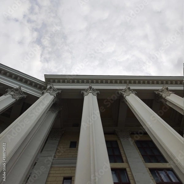 Obraz columns and sky