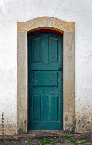 Fototapeta Ancient colonial door in Ouro Preto, Brazil 