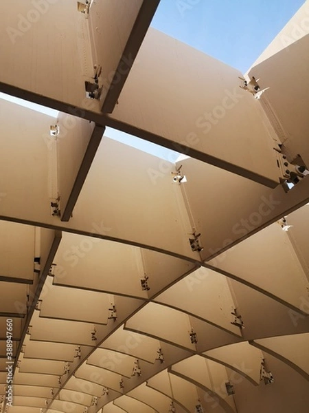 Obraz Fotografía de la arquitectura de las setas de Sevilla. Una arquitectura que sirve como mirador para ver toda la ciudad.Vemos como la estructura metalizada está geométricamente perfectamente construida