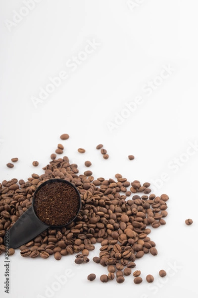 Obraz Coffee beans and coffee bean measuring spoon.