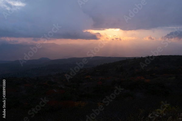 Fototapeta 美しい山の夕焼け
