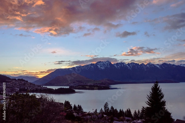 Fototapeta リマイカブル山脈とワカティプ湖の朝焼け