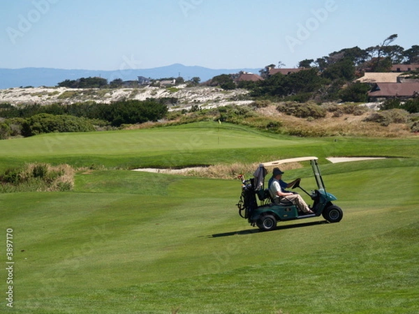 Obraz driving to the 18th green