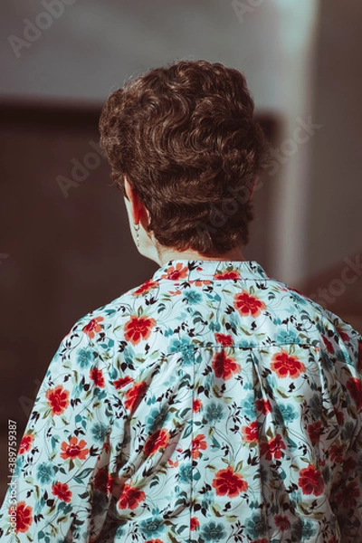 Obraz lady wearing her flower blouse