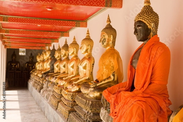 Obraz The row of golden buddha at wat pho thailand