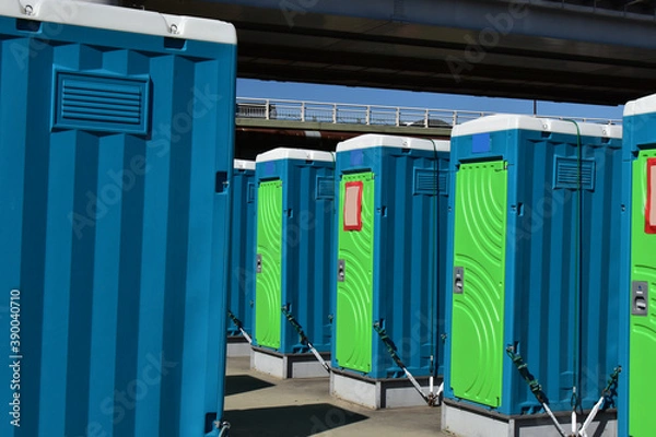 Fototapeta たくさんの仮設トイレ