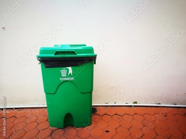 Obraz recycle bin in the park