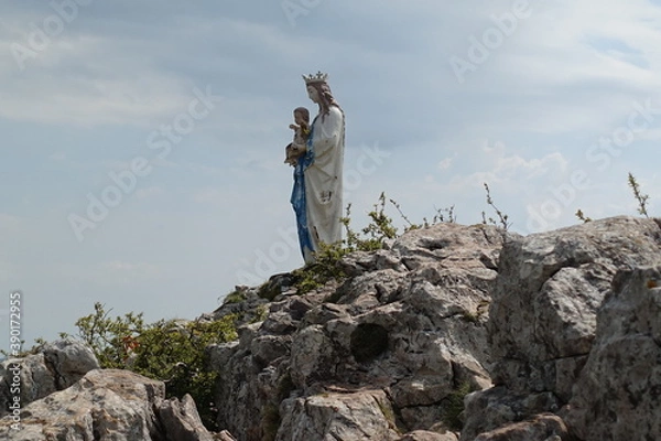 Obraz ピレネー山脈の尾根の巡礼路にあるマリア像