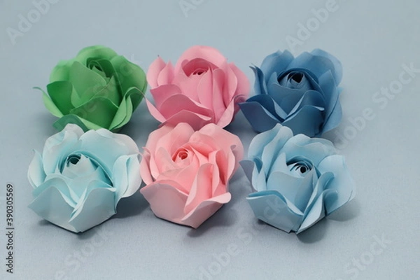 Fototapeta 折り紙で作った手作りのバラの花